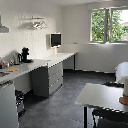 Studio6 Proche Fac Climatise Apartment *